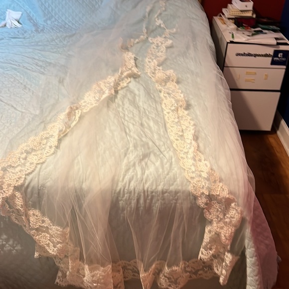 Wedding Veil, used for very short time - Picture 3 of 6